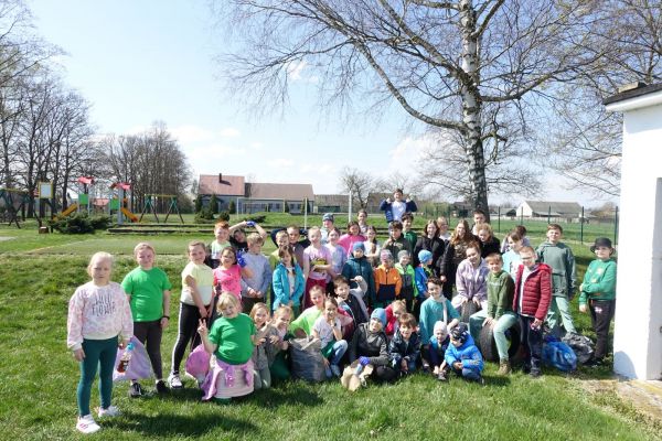 Dzień Ziemi - udział w akcji #SprzątamyDlaPolski w SP Krzemieniewice 