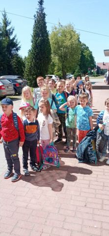 Klasy 0-III na przedstawieniu pt." Czerwony Kapturek - SP Krzemieniewice