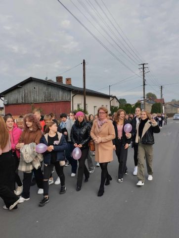 MARSZ RÓŻOWEJ WSTĄŻKI - Szkoła Podstawowa w Gorzkowicach