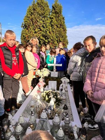 Akcja # „Szkoła pamięta” ––wyjście na cmentarz w Gorzkowicach – SP Gorzkowice