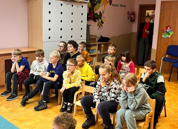 „Bajczytanki Pani Hanki” – spotkanie z pisarką Panią Hanną Niewiadomską - SP Gorzkowice