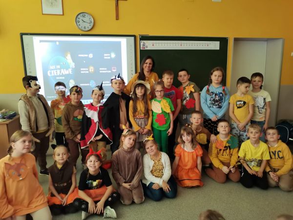 Przedstawienie - klasa II b - program „Kubusiowi Przyjaciele Natury” - SP Gorzkowice