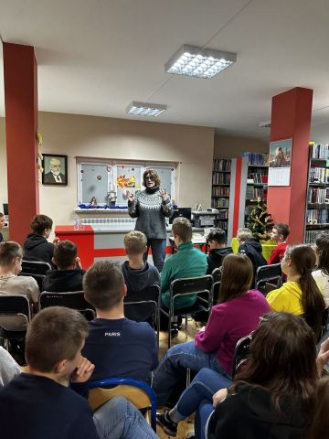 Katarzyna Gacek w bibliotece szkolnej – SP Gorzkowice