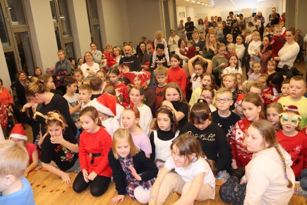 Mikołajkowa Zabawa w Domu Kultury w Gorzkowicach