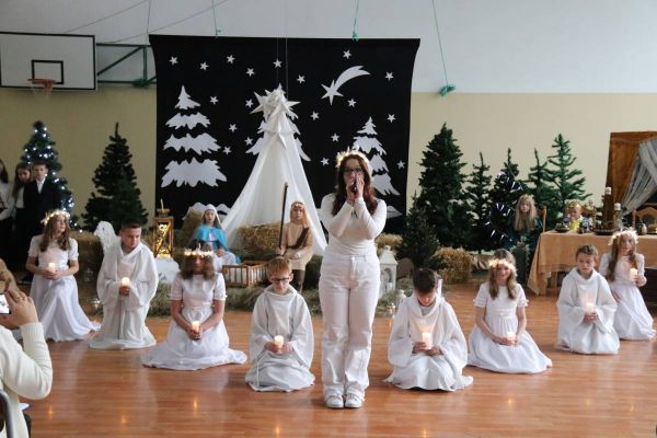 WIDOWISKO BOŻONARODZENIOWE W MAGICZNEJ OPRAWIE WOKALNO-ARTYSTYCZNEJ