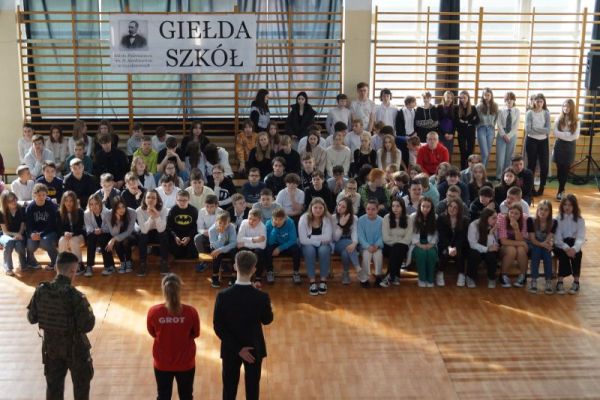 GIEŁDA SZKÓŁ PONADPODSTAWOWYCH  W SZKOLE PODSTAWOWEJ W GORZKOWICACH