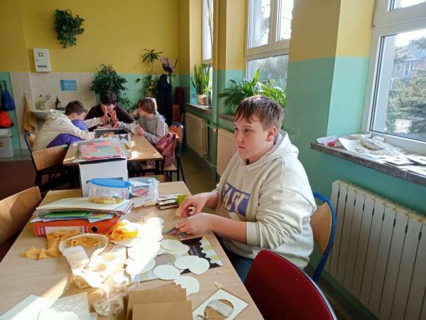 Świąteczne karty w świetlicy szkolnej - SP Gorzkowice