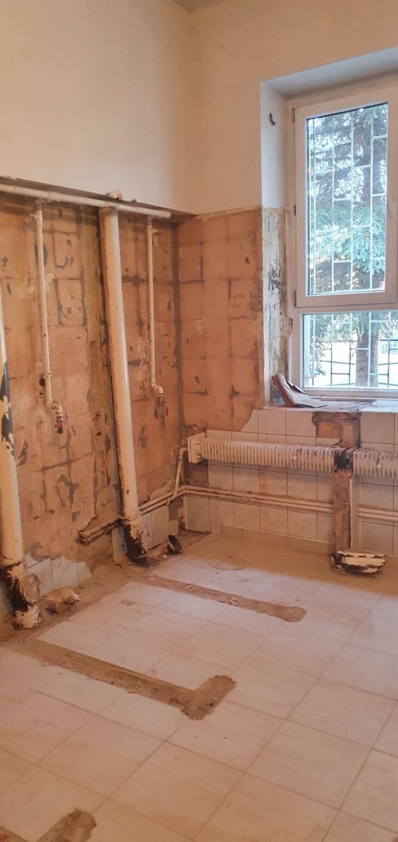 Remont sanitariatów w Szkole Podstawowej w Gorzkowicach