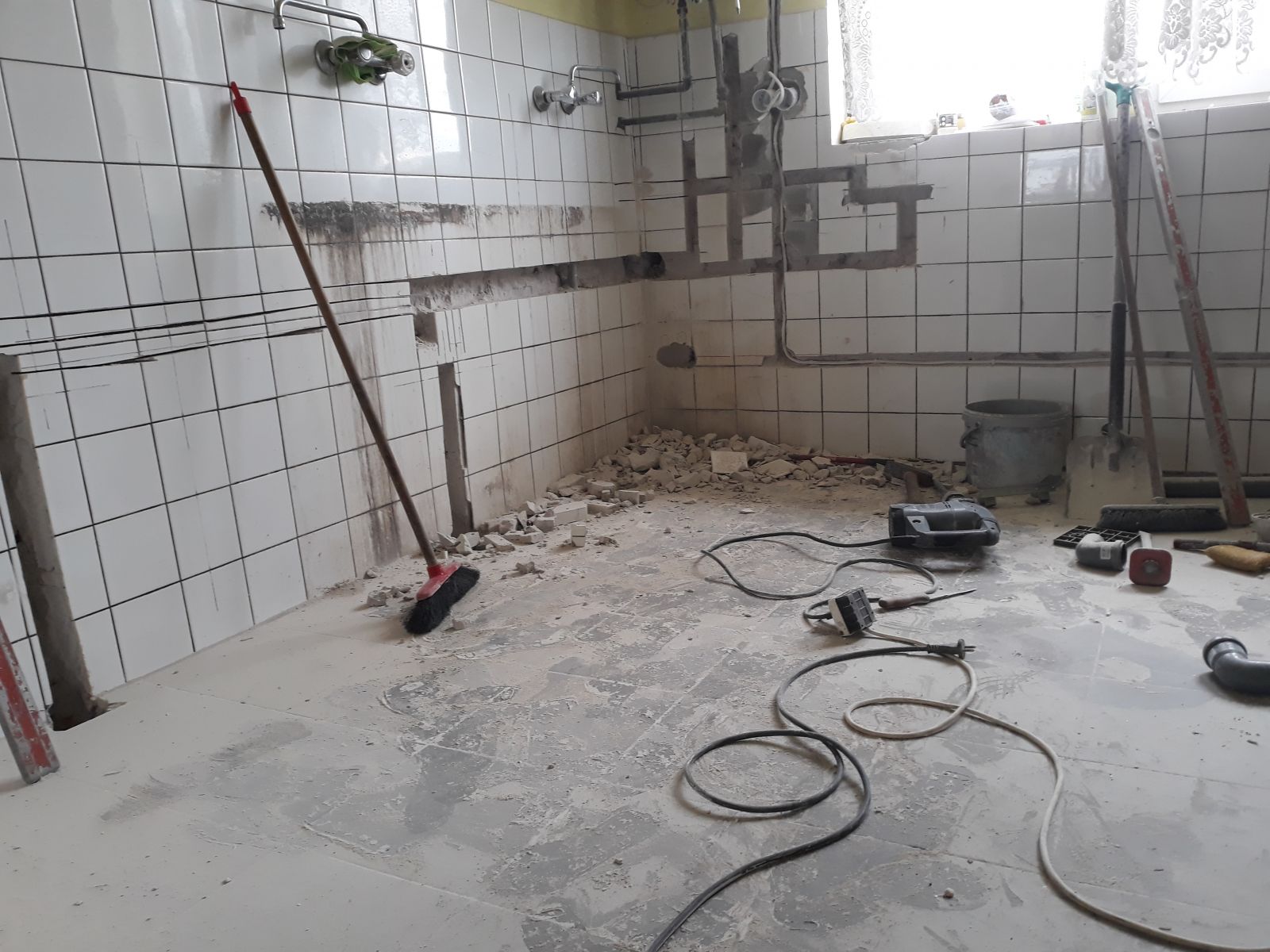 Trwają prace przy budynku w Gorzkowiczkach