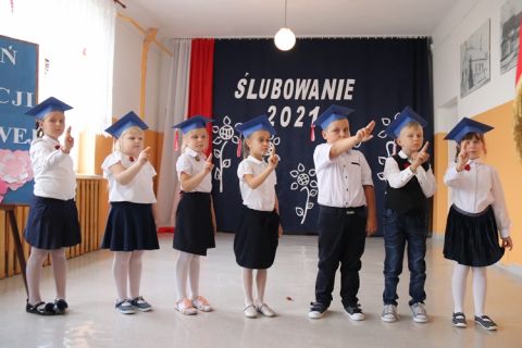 Ślubowania uczniów klas 1 oraz Dnia Edukacji Narodowej - SP Krzemieniewice
