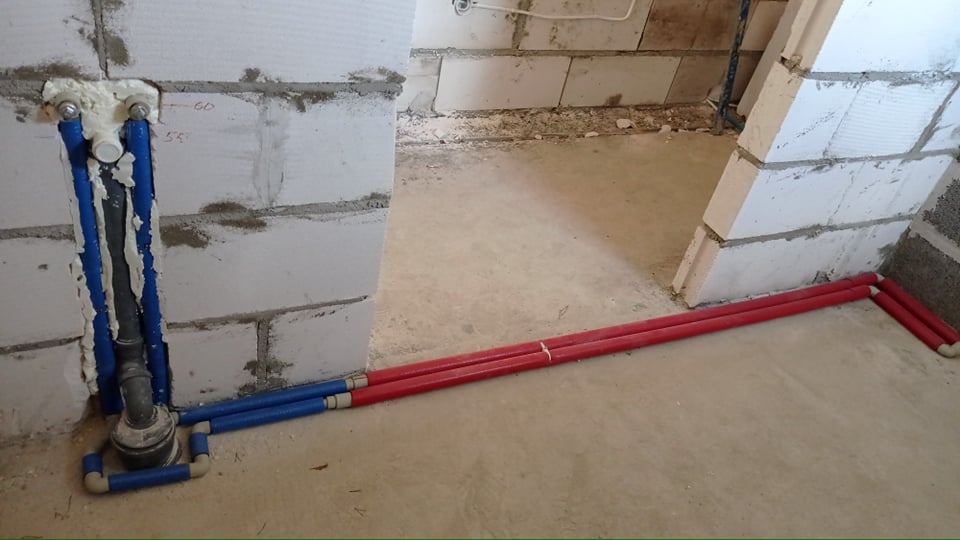 Trwają prace przy budynku w Plucicach