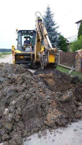 08	Trwają prace przy usuwaniu awarii wodociągu w miejscowości Szczepanowice