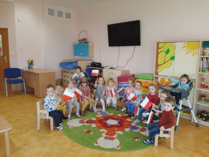 Dzień Flagi w Samorządowym Klubie Dziecięcym w Gorzkowicach.