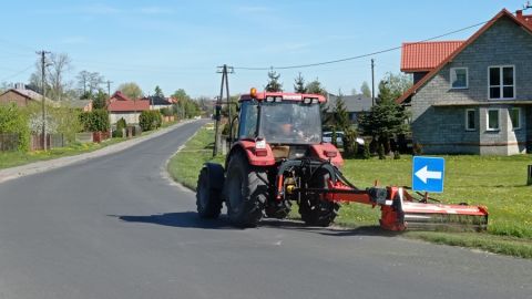 Wykaszanie poboczy na terenie gminy