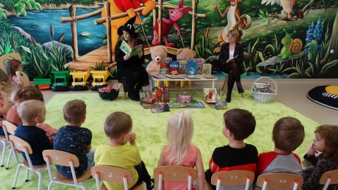 Dzień Postaci z Bajek - lekcja biblioteczna w Chatce Puchatka