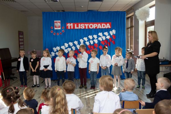 Święto Niepodległości w Niepublicznym Przedszkolu Artystycznym "Świat Bajek" w Gorzkowicach