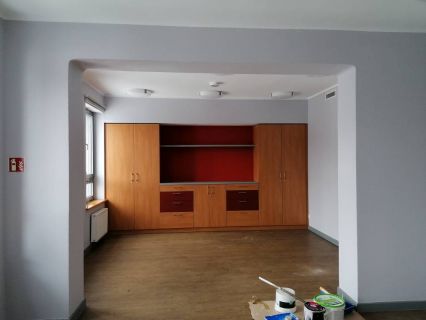 Malowanie w budynku Domu Kultury w Gorzkowicach 