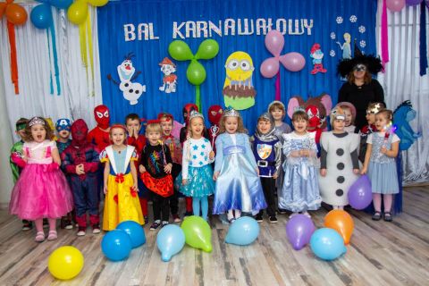 Bal karnawałowy – Artystyczne Przedszkole ”Świat Bajek” 