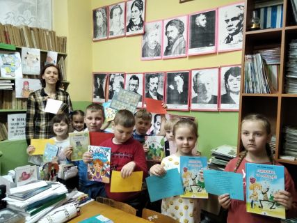„Książki to prawdziwi przyjaciele…” – pasowanie na czytelników w SP Krzemieniewice