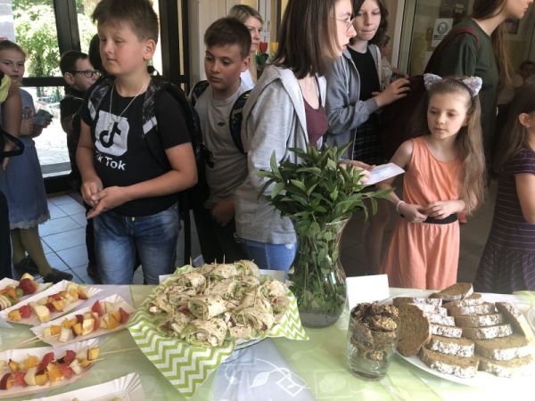 Kiermasz zdrowej żywności – Szkolne Koło Wolontariatu - Szkoła Podstawowa w Gorzkowicach