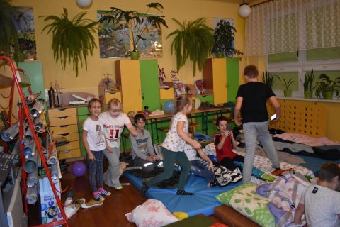 Noc filmowa w Szkole Podstawowej w Krzemieniewicach