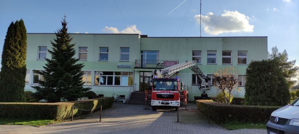 Mycie elewacji budynku Urzędu Gminy