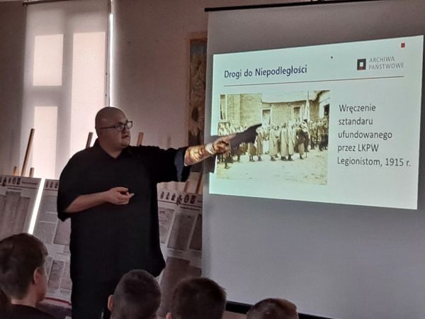 Trudne drogi do Niepodległości - wystawa i prelekcja dla młodzieży
