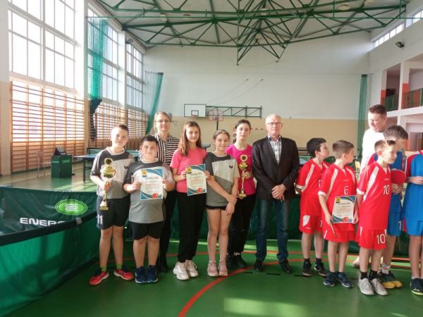 MISTRZOSTWA POWIATU PIOTRKOWSKIEGO W DRUŻYNOWEJ GRZE  W TENISA STOŁOWEGO &ndash; IGRZYSKA DZIECI SZS.