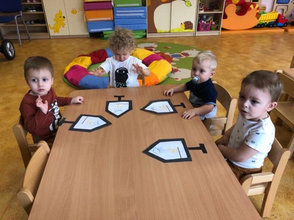 Dokarmiamy ptaki Samorządowy Klub Dziecięcy w Gorzkowicach