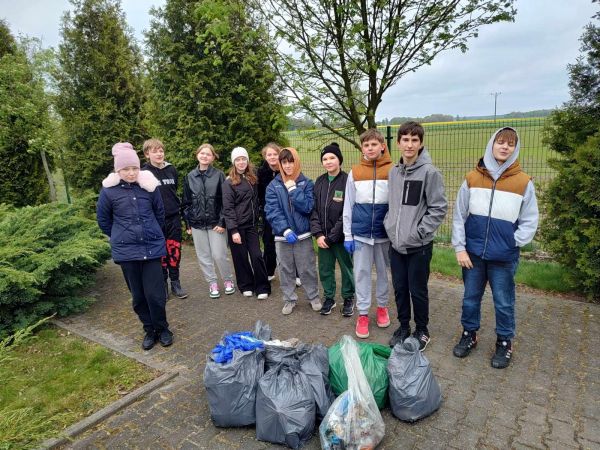 Dzień Ziemi - #SprzątamyDlaPolski - SP Krzemieniewice