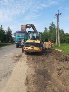 Trwają roboty w zakresie budowy odcinka kanalizacji w miejscowości Cieszanowice