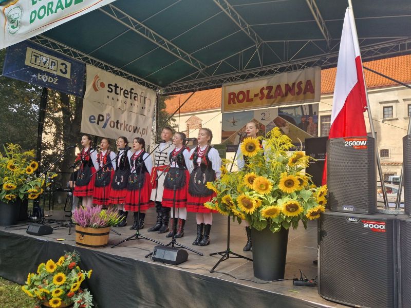 Rol - Szansa w Piotrkowie Trybunalskim jak co roku przyciągnęła miłośników roślin, rękodzieła, maszyn rolniczych oraz folkloru. Zapraszamy do fotorelacji z naszego występu.