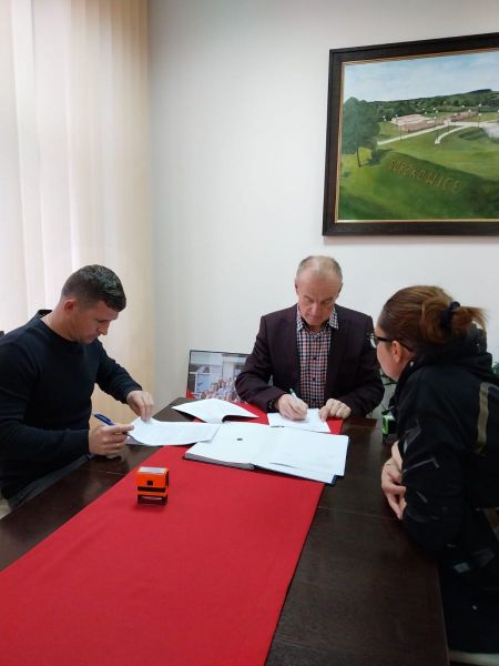 W dniu 19 czerwca 2024 r. zawarto umowę dla zadania inwestycyjnego pn. Poprawa infrastruktury drogowej na terenie Gminy Gorzkowice część 6 .  Wykonawcą robót, wyłonionym w drodze postępowania jest firma „DROMOST” z siedzibą ul. Lipie