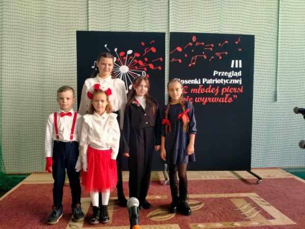 III Przegląd Piosenki Patriotycznej w Wolborzu - SP Krzemieniewice