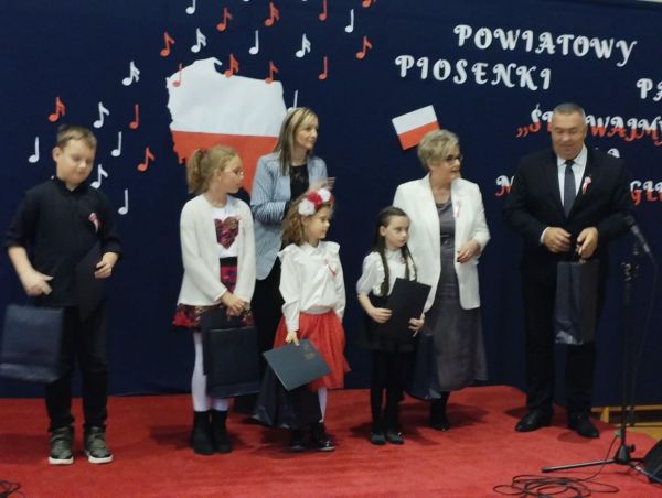 Powiatowy Konkurs Piosenki Patriotycznej " ŚPIEWAJMY DLA NIEPODLEGŁEJ" - SP Krzemieniewice