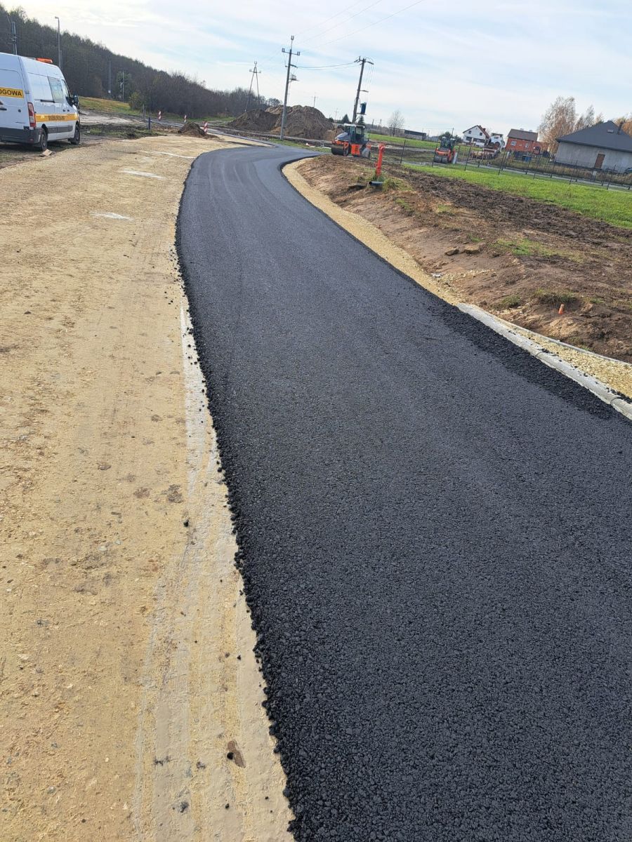 Trwają prace przy przebudowie ul. Cmentarnej w Gorzkowicach