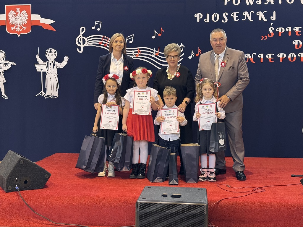 Sukces w powiatowym konkursie patriotycznym &bdquo;Śpiewajmy dla Niepodległej&rdquo;
