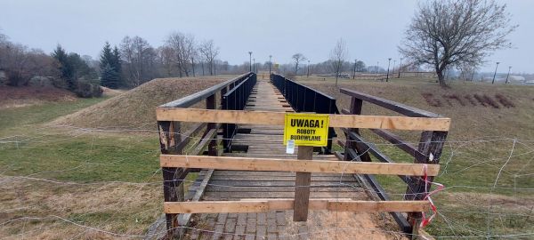 Trwają prace remontowe kładki na KOPCU
