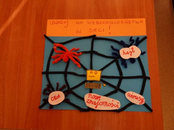 Dzień Bezpiecznego Internetu (DBI) ustanowiony został z inicjatywy Komisji Europejskiej w 2004 roku. Organizatorem wydarzenia w Polsce od 2005 roku jest Polskie Centrum Programu Safer Internet (PCPSI), które tworzą państwowy instytut badawczy NASK oraz Fundacja Dajemy Dzieciom Siłę – realizatorzy unijnego programu „Digital Europe”. Wydarzenie objęte zostało honorowym patronatem przez Ministra Cyfryzacji, Ministra Edukacji, Rzecznika Praw Dziecka, polskiej Prezydencji w Radzie UE oraz Centrum Nauki Kopernika. Dzień Bezpiecznego Internetu 2025 przypada na 11 lutego. DBI ma na celu inicjowanie i propagowanie działań na rzecz bezpiecznego dostępu dzieci i młodzieży do zasobów internetowych, zaznajamianie  z problematyką bezpieczeństwa online oraz promocję pozytywnego wykorzystywania Internetu. Z tej okazji w Szkole Podstawowej im. Henryka Sienkiewicza w Gorzkowicach zorganizowany został konkurs „Bezpieczny Internet”. Uczniowie  z klas 1-3 wykonali prace plastyczne dotyczące bezpiecznego korzystania z Internetu. Zadaniem uczniów klas 4-8 było przygotowanie prezentacji przedstawiającej sieciowe zasady i sposoby ochrony przed internetowymi zagrożeniami. Wyniki konkursu: klasy 1-3 I miejsce  - Hanna Święcicka kl. 1a II miejsce – Filip Stolarski kl. 1b klasy 4-8 I miejsce – Amelia Figa kl. 5c II miejsce – Ksawery Alama kl. 6a III miejsce – Piotr Łęgowiak kl. 6b Na apelu szkolnym wyróżnieni uczniowie  otrzymali dyplomy i upominki zakupione przez Radę Rodziców naszej szkoły.