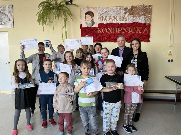 Konkurs Karmnik dla ptaków SP Krzemieniewice