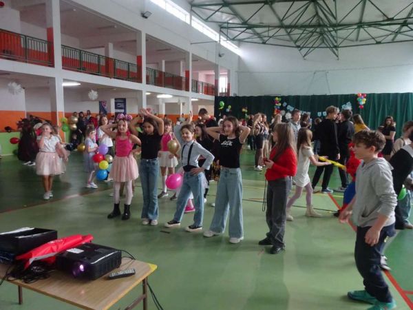 Zabawa choinkowa w Szkole Podstawowej im. H. Sienkiewicza w Gorzkowicach