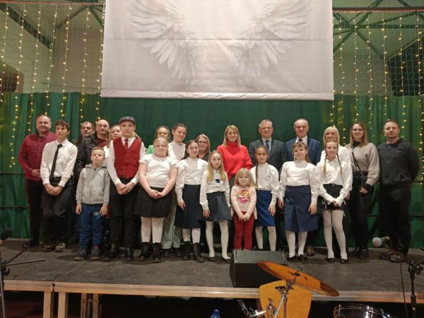 IV Koncert Charytatywny -występy uczniów Szkoły Podstawowej w Krzemieniewicach