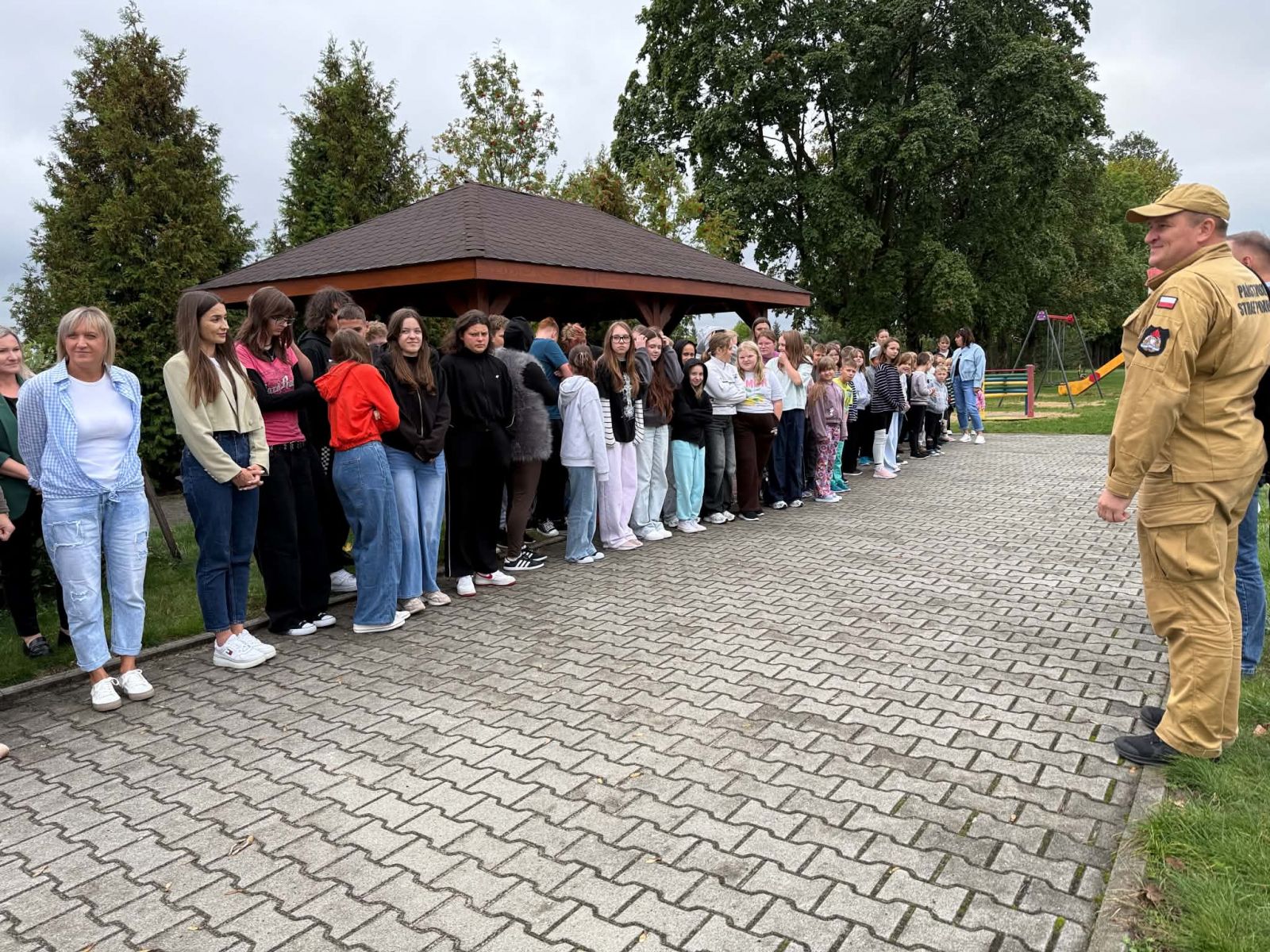 Próbna ewakuacja w Szkole Podstawowej w Krzemieniewicach