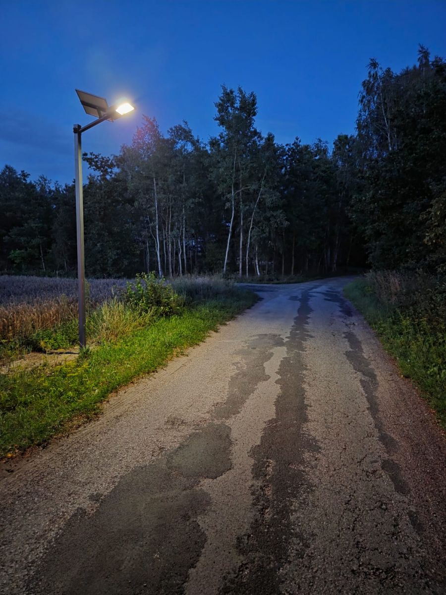 Nowe oświetlenie solarne między Kolonią Bujniczki a Bujniczkami