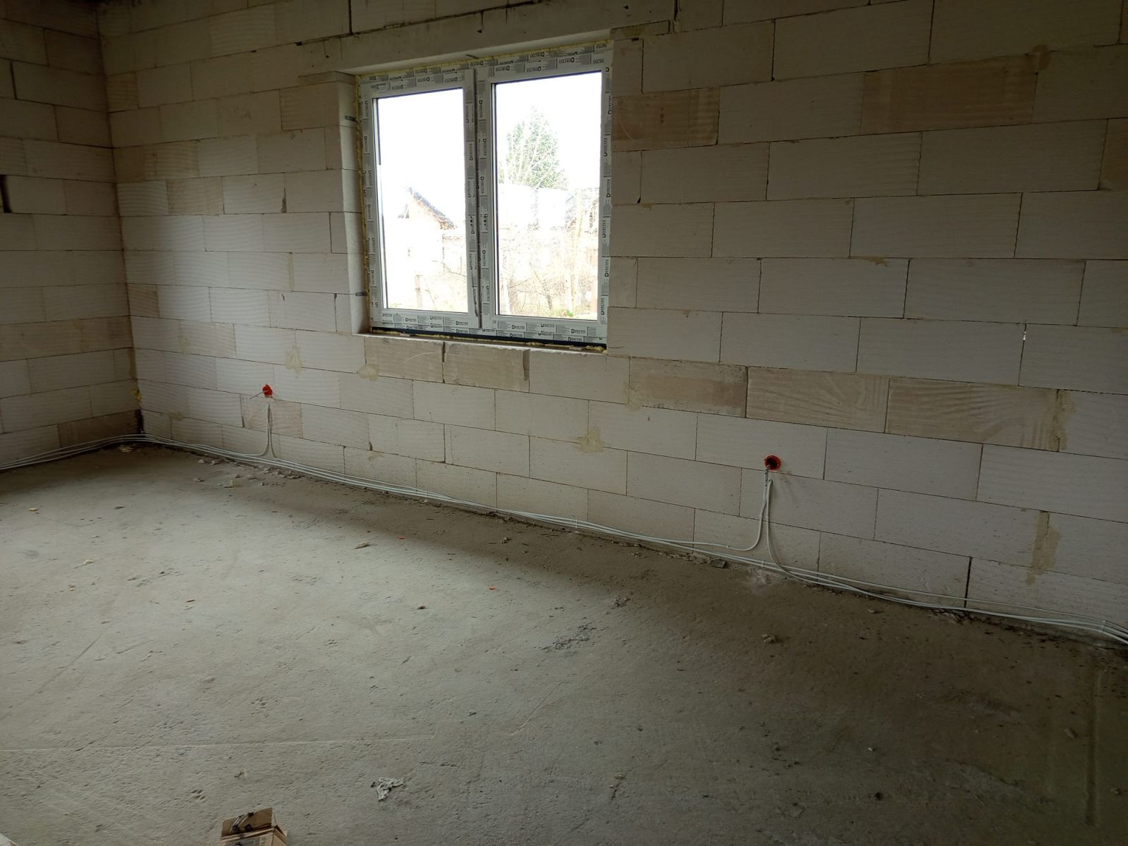 Postępy w budowie świetlicy wiejskiej w Krośnie