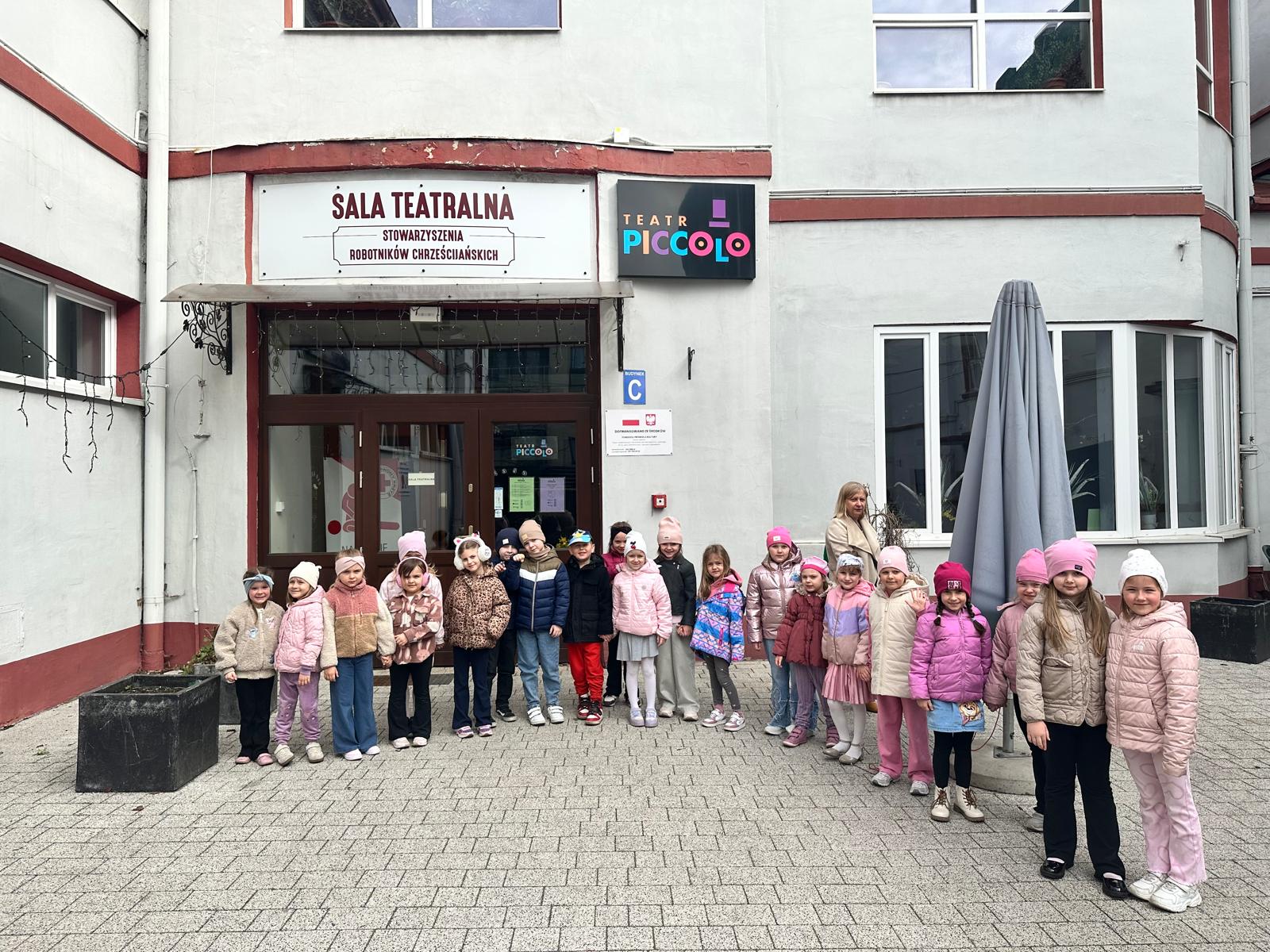 Wycieczka przedszkolaków do teatru Piccolo w Łodzi