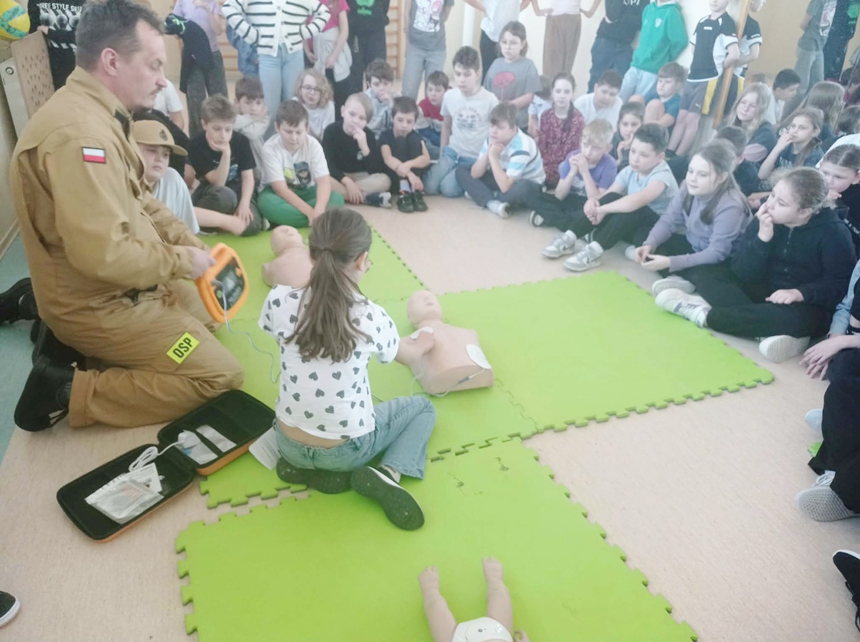 Pierwsza pomoc przedmedyczna w klasach czwartych. - SP Gorzkowice