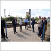 Galeria zdjęć: Przekazanie Wykonawcy placów pod budowę nowych dworców kolejowych w miejscowościach Gorzkowice i Wilkoszewice. Link otwiera powiększoną wersję zdjęcia.
