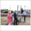Galeria zdjęć: Przekazanie Wykonawcy placów pod budowę nowych dworców kolejowych w miejscowościach Gorzkowice i Wilkoszewice. Link otwiera powiększoną wersję zdjęcia.
