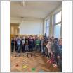 Galeria zdjęć: Apel klas 1-3 dotyczący bezpieczeństwa w Szkole Podstawowej im. Henryka Sienkiewicza w Gorzkowicach. Link otwiera powiększoną wersję zdjęcia.